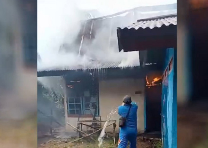 Dua Unit Rumah Terbakar di Kembang Paseban
