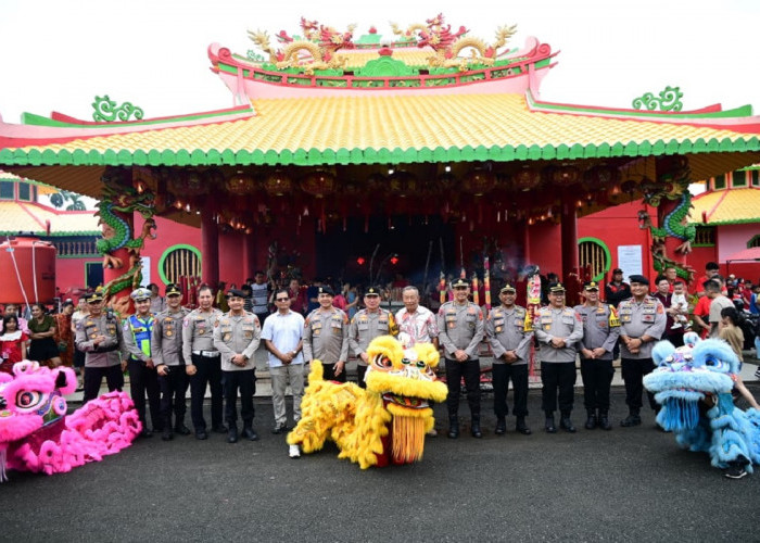 Wakapolda Jambi Monitoring Perayaan Imlek di Sejumlah Kelenteng dan Vihara, Pastikan Ibadah Berlangsung Aman