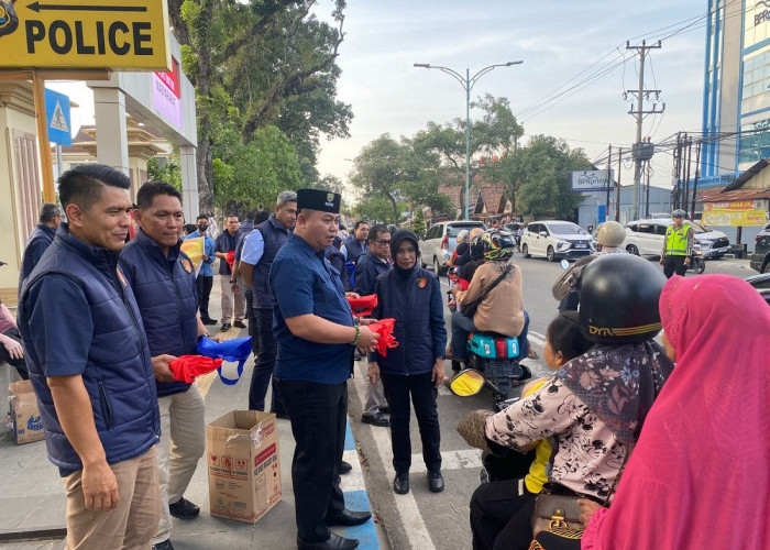 Ditresnarkoba Polda Jambi Bagikan Takjil kepada Masyarakat, Wujud Kepedulian di Bulan Ramadan