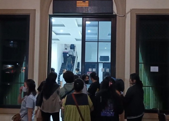 Tertipu Arisan Online, Puluhan Emak-emak Geruduk Polresta Jambi