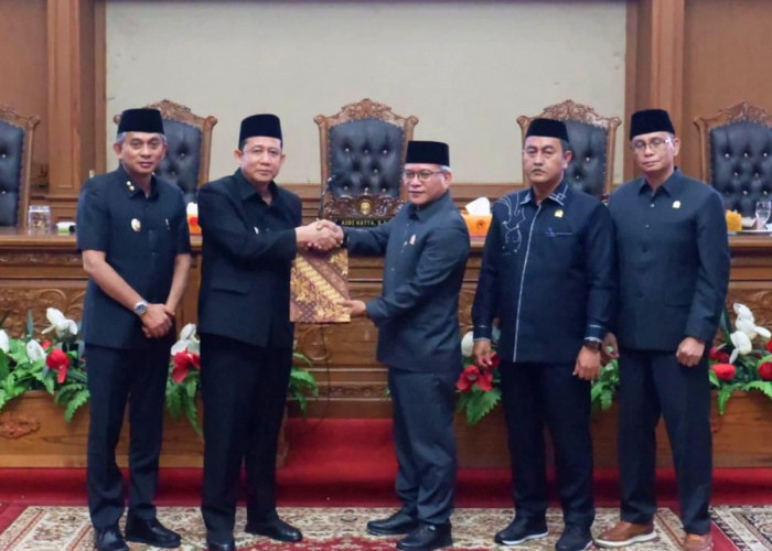 Fraksi DPRD Bedah Laporan APBD 2025, Bupati Muaro Jambi Janji Jawab Seluruh Catatan Dewan