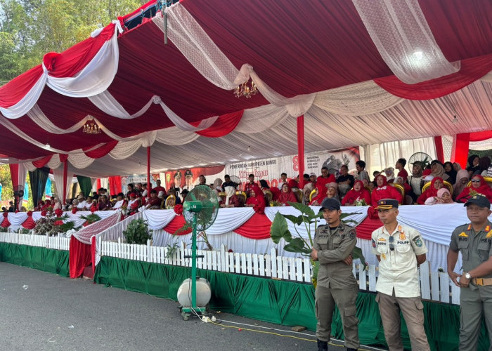 Kapolres Bungo Turun Langsung Amankan Pawai Kemerdekaan, 235 Peleton Tumpah Ruah di Jalanan