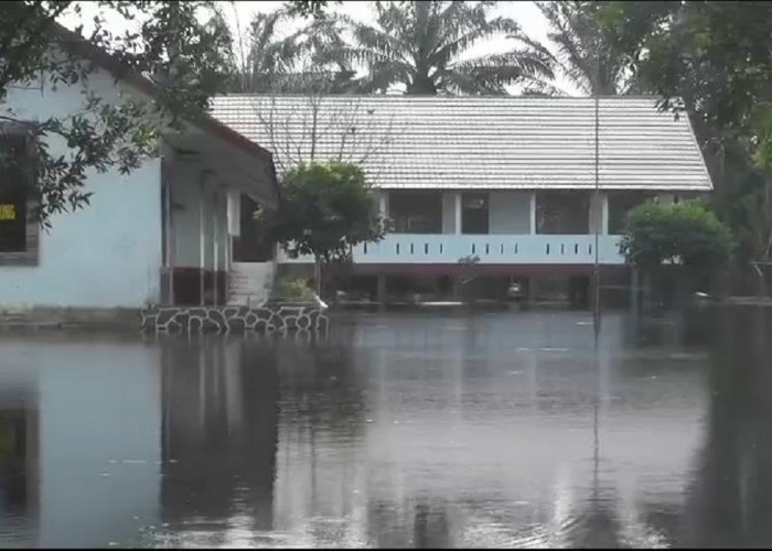 Kondisi Banjir di Muaro Jambi Berangsur Surut, Tetapi Sejumlah Sekolahan Masih Tergenang Banjir