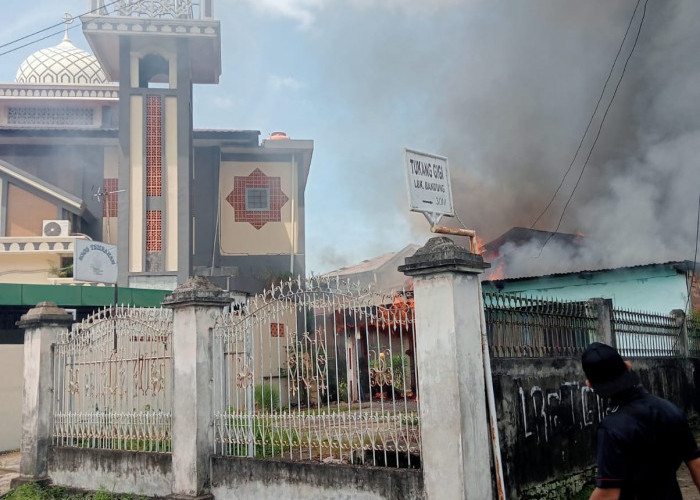 Breaking News!  1 Rumah Di Lebak Bandung Terbakar