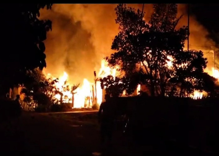 Tiga Unit Rumah Di Muaro Jambi Hangus Terbakar,ini Penyebabnya|.