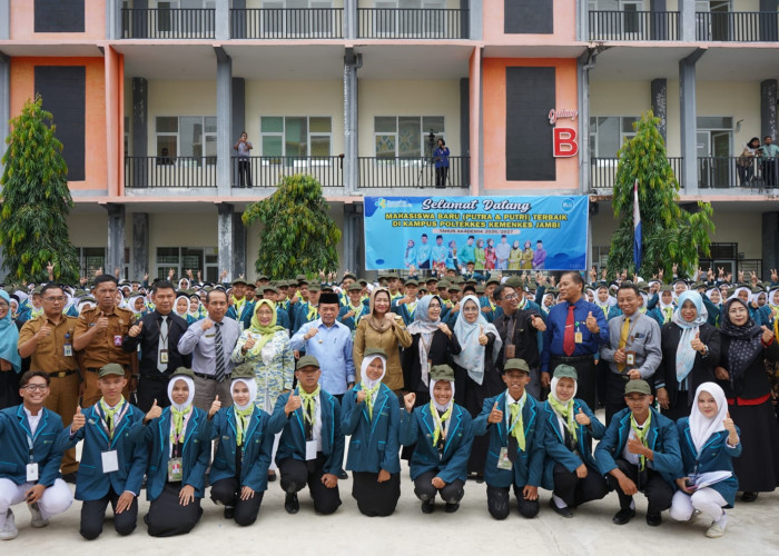 Gubernur Al Haris Buka PKKMB Poltekkes Kemenkes Jambi, Tekankan Peran Strategis Tenaga Kesehatan