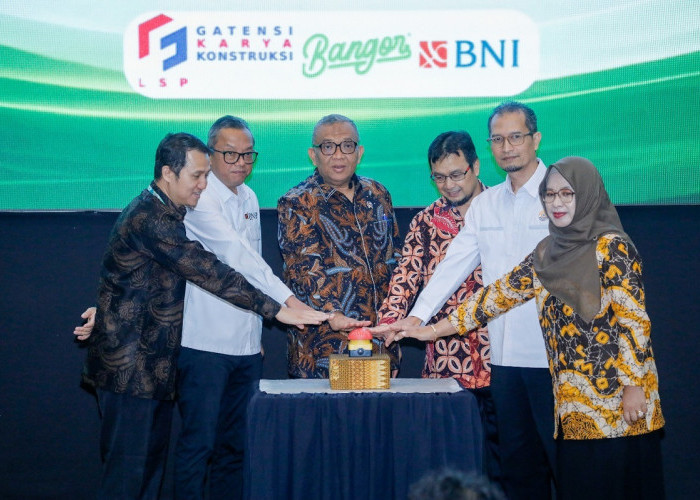 Wamenaker: Mahasiswa Harus Perkuat Kompetensi dan Sertifikasi untuk Hadapi Dunia Kerja