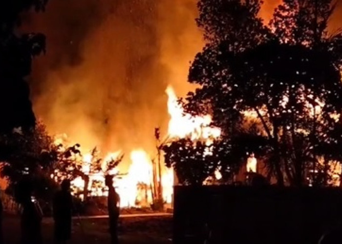 Lupa Mematikan Kompor, 3 Unit Rumah Warga di Niaso Hangus Terbakar 