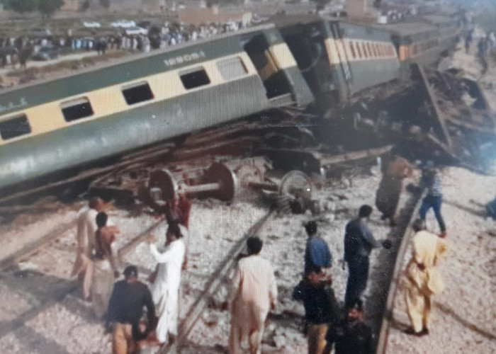 Kereta Api Tergelincir di Pakistan, 30 Orang Tewas dan 80 Orang Luka-luka