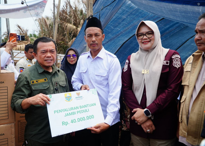 Gubernur Al Haris Sambangi Korban Kebakaran di Lagan Tengah Tanjabtim, Bantu Biaya Pembangunan Rumah Warga