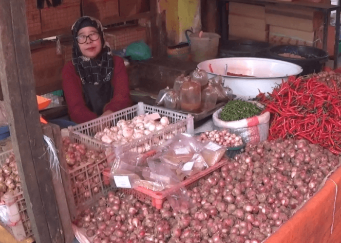 Minim Pasokan Dari Petani, Harga Cabai Merah Di Pasar Tradisional Tanjung Bajure Alami Kenaikan