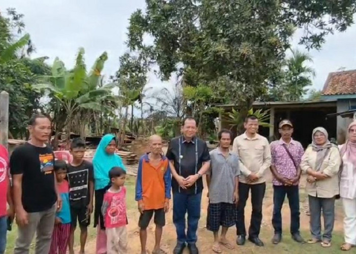 Bupati Muaro Jambi Sambangi Korban Kebakaran Sungai Gelam, Janji Bantu Pemulihan Rumah