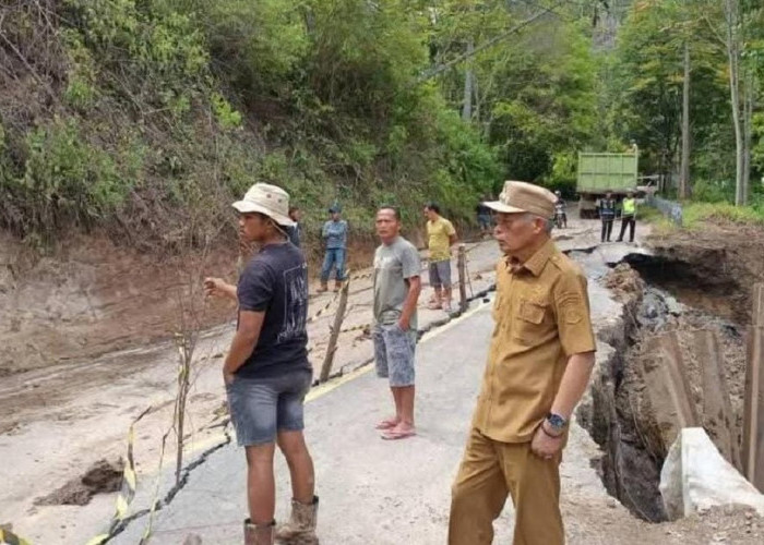 Longsor di Puncak KM 4, Wawako Azhar Hamzah Pantau Langsung Perbaikan Jalan