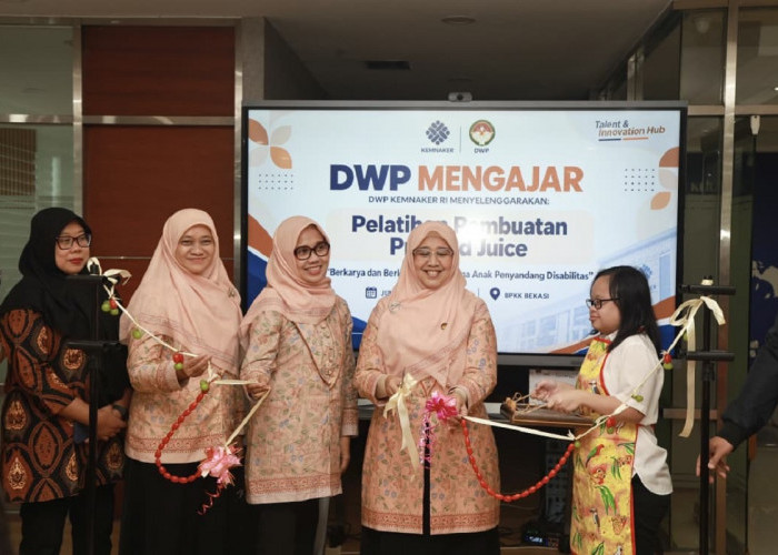 Kemnaker Bekali Penyandang Disabilitas Keterampilan Membuat Jus Sehat