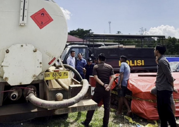 Kejari Sungai Penuh Serahkan Barang Bukti Ribuan Liter BBM Ilegal Untuk Dimusnahkan 
