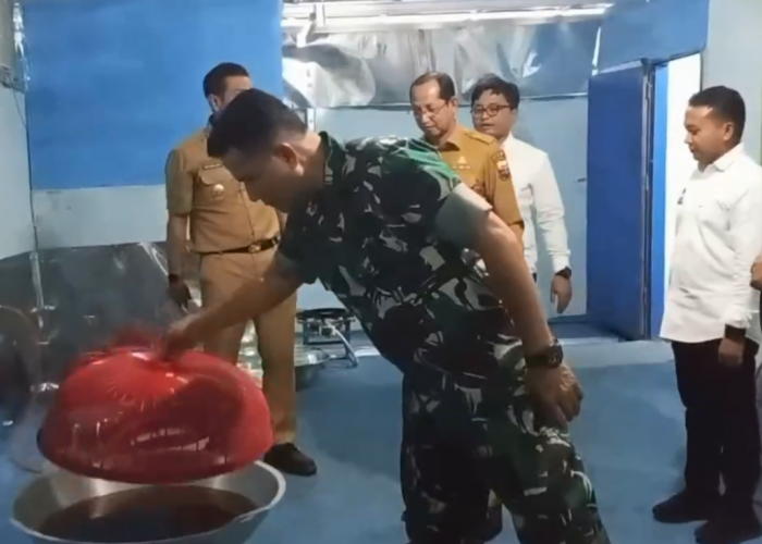 Bupati Batang Hari Tinjiau Dapur Umum MBG, Soroti Sirkulasi Udara