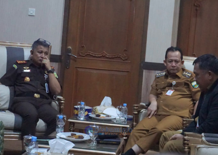 Tegas!!! Respon Tuntutan Warga, Bupati BBS Resmi Tutup Pelabuhan Pasir di Penyengat Olak