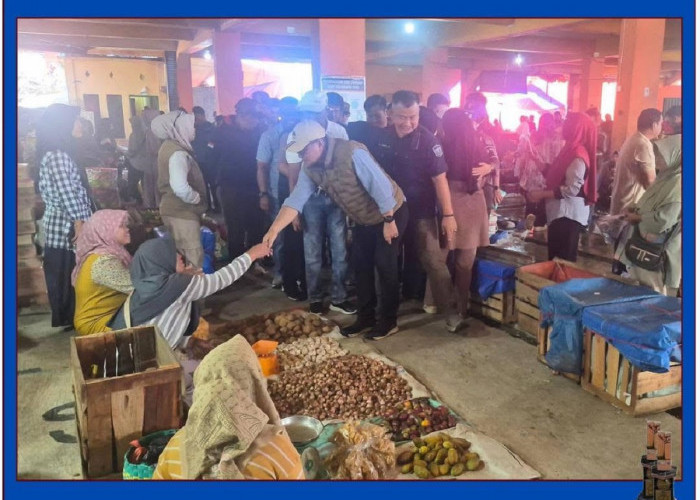 Pantau Pasar Tanjung Bajure Pasca Penataan, Wako Alfin Dialog bersama Pedagang dan Pengunjung Pasar