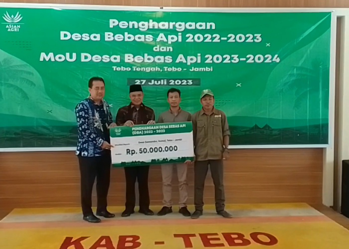 Asian Agri Group Tandatangi Mou Desa Bebas Api 2023-2024 dan Berikan Penghargaan Desa Bebas Api Periode 2022-2