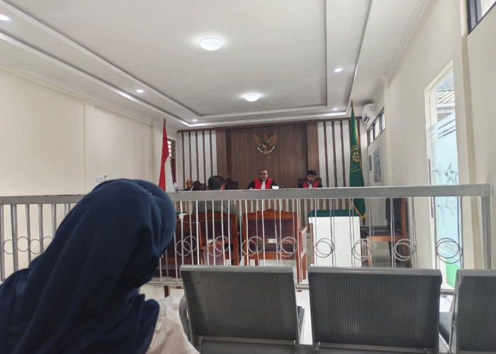 Sidang Kasus Bollard, Anggota DPRD Sungai Penuh, Fahruddin di Tuntut 6 Bulan Penjara