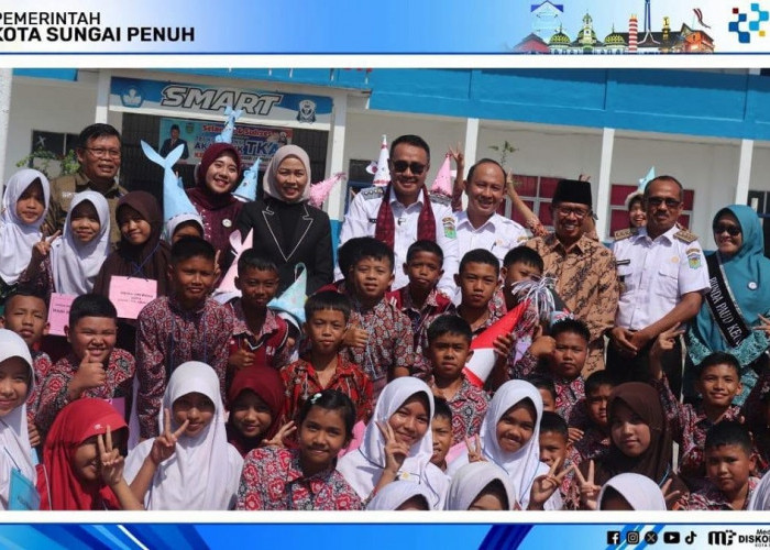 Pemkot Sungai Penuh Resmi Mulai MPLS Ramah, Wako Alfin Serahkan Seragam Gratis