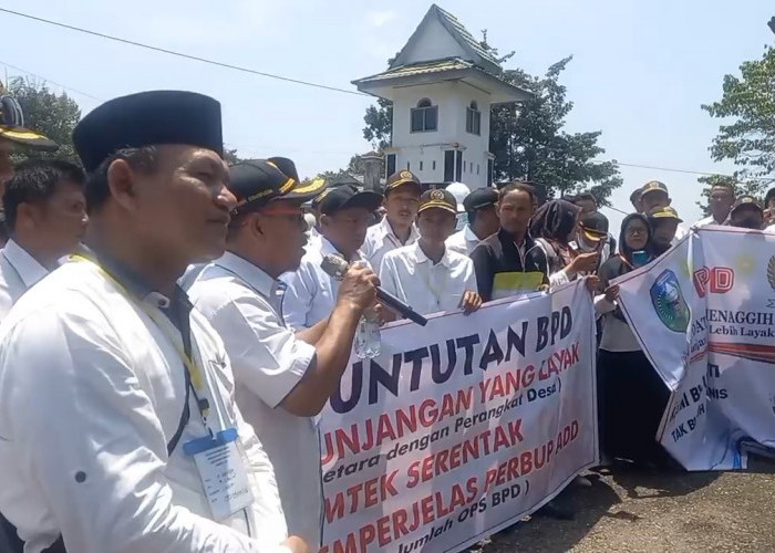 Puluhan Anggota BPD Sarolangun Unjuk Rasa Tuntut Kenaikan Gaji