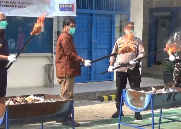 Bea Cukai Musnahkan  Barang Bukti  Ilegal Senilai Rp 1,9 Miliar