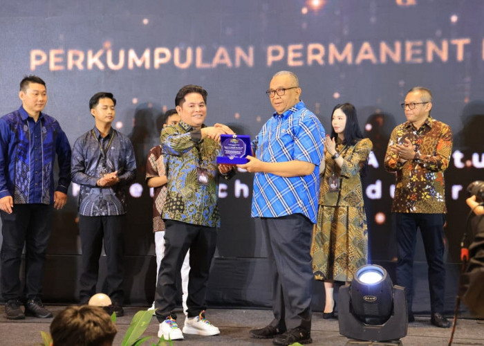 Kemnaker: Sertifikasi Jadi Kunci Pastikan Kompetensi Tenaga Kerja Permanent Makeup