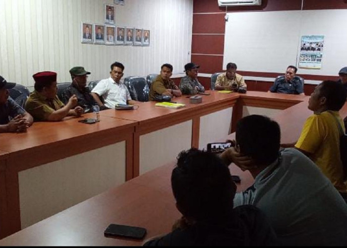 Tak Terima Teguran Ketiga, Kades Sungai Rambai Hayatul Azmi Boyong Tokoh Masyarakat Mendatangi DPRD Tebo