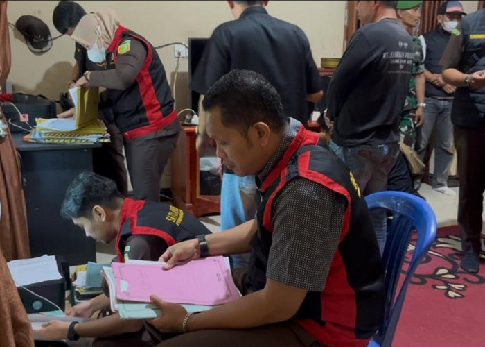 Kantor dan Rumah Kades Muara Emat Kerinci Digeledah Kejari Sungai Penuh