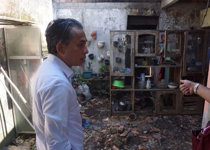 Tragedi Kebakaran di Mendalo Indah, Satu Warga Meninggal – Wakil Bupati Turun Langsung Salurkan Bantuan