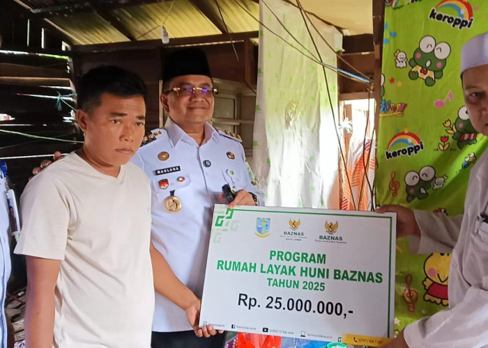 Haru! Wali Kota Jambi Temui Lansia di Rumah Nyaris Roboh, Siap Bedah Rumah dan Beri Perawatan Medis