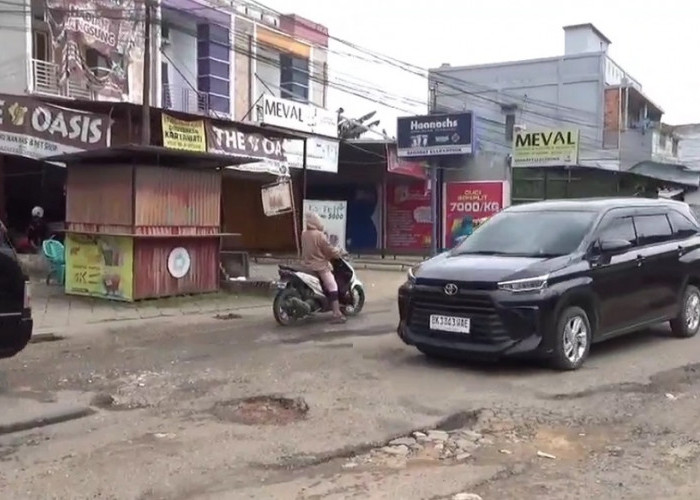 Warga Beliung Keluhkan Kondisi Jalan Berlobang, Tingkatkan Risiko Kecelakaan