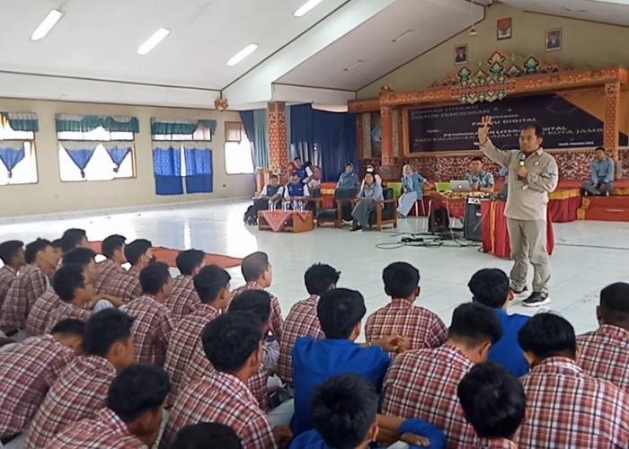 Tingkatkan Literasi Digital Bagi Kalangan Pelajar SMK di Kota Jambi, Diskominfo Provinsi Jambi Gelar Seminar