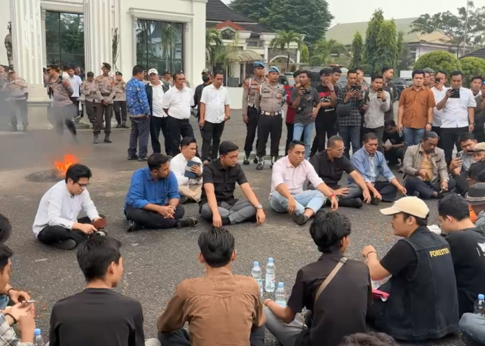 20 Tuntutan Disuarakan di Gedung DPRD, Ketua DPRD Jambi Siap Mundur Jika Ingkar Janji