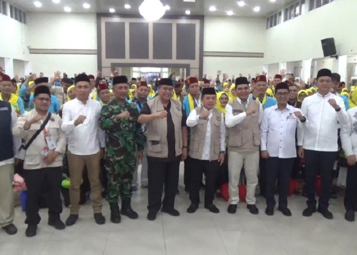 Gubernur Al Haris Resmi Lepas 443 CJH Kloter 13 Asal Kota Jambi