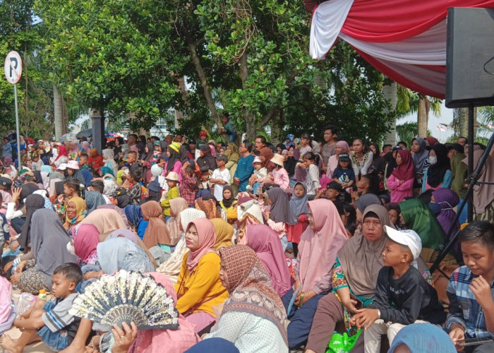 Ribuan Masyarakat Jambi Antusias Saksikan Pawai Pembangunan Hari Kemerdekaan RI