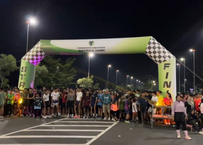 Semarak HUT Batanghari ke-76: Ribuan Peserta Meriahkan Night Fun Run