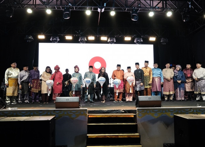 Pembukaan Festival Batanghari 2024 Spektakuler, Kemenparekraf Beri Penghargaan KEN untuk Provinsi Jambi