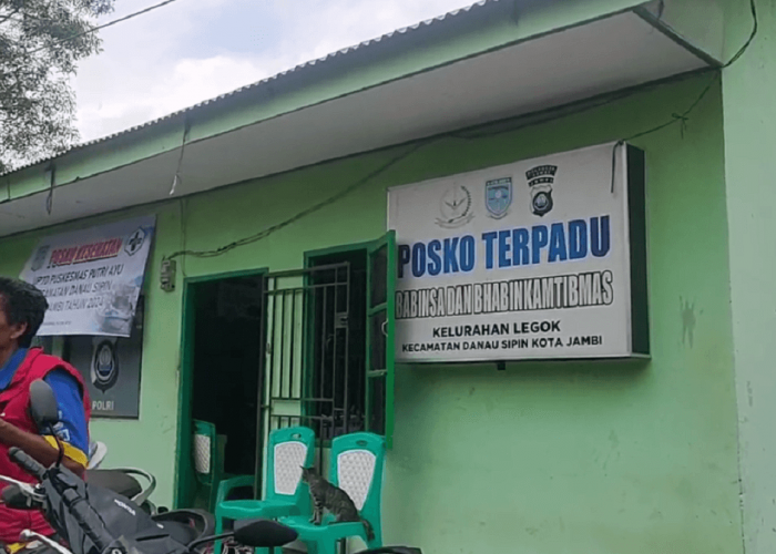 Akses Jalan Menuju Kantor Lurah Legok Terendam Banjir, Pelayanan Dipindahkan Ke Posko Terpadu 