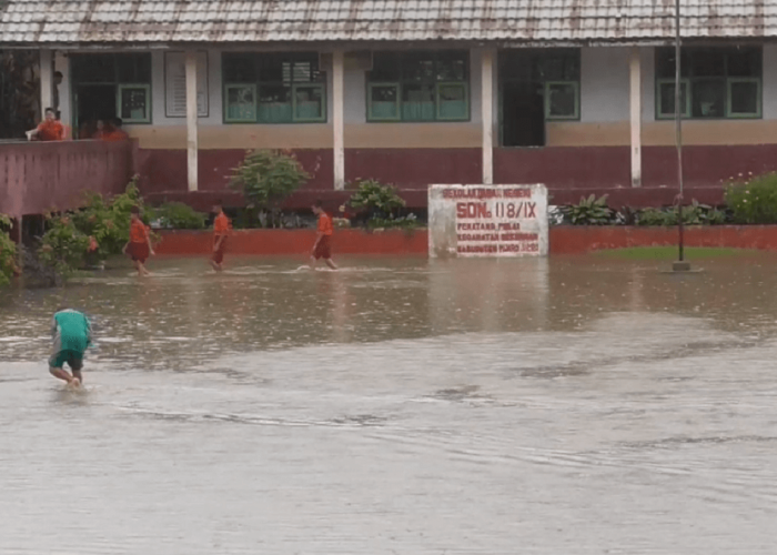 Sekolah Terendam Banjir, Disdikbud Kabupaten Muaro Jambi Keluarkan Edaran Siswa Belajar Daring