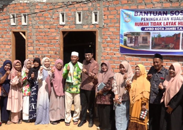Wakil Wali Kota Jambi Diza Tinjau Renovasi Rumah Penerima Bansos Rumah Tidak Layak Huni
