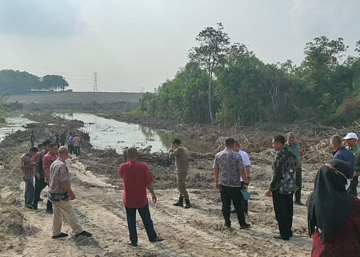 Wah! Ada Perusahaan Tak Berizin Tutup Aliran sungai Tepat Dibelakang BWSS