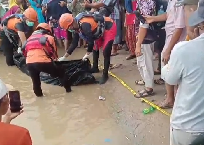 Warga Temukan Mayat Perempuan Mengapung Di Sungai Batang Tebo