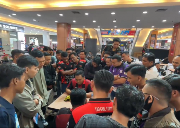 Turnamen e-football  sukses menarik perhatian pengunjung, di Pekan Raya Otomotif 2025, 