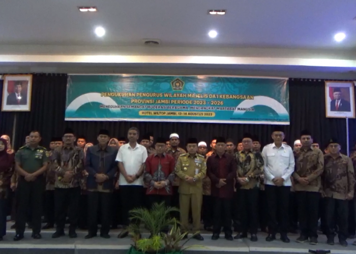 Gubernur Al Haris Dikukuhkan Sebagai Pembina Pengwil Majelis Dai Kebangsaan Provinsi Jambi Masa Periode 2023-2