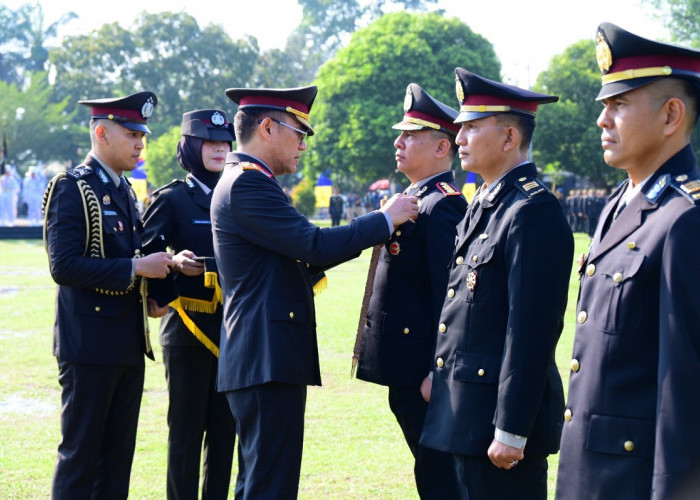 Kapolda Jambi Pimpin Upacara Hari Bhayangkara Ke-80, Teguhkan Komitmen 