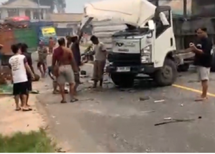 Mobil Box dan Truk Sawit Bertabrakan di Muaro Jambi, Sopir Luka Berat
