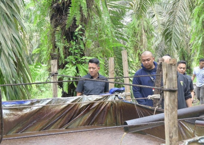 Kacau !!! Sumur Minyak Ilegal Sudah Sampai Sungai Bahar, Polisi Tangkap Tangan 3 Pelaku Saat Beraksi