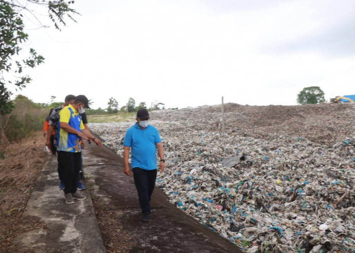 Respons Arahan Presiden soal Darurat Sampah, Bupati Tanjab Barat Tinjau TPA Lubuk Terentang